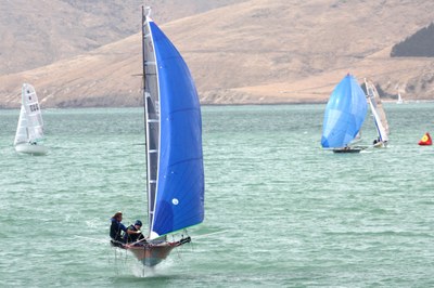 R589 - Merde - David Pairman and Tim Allan foiling with kite