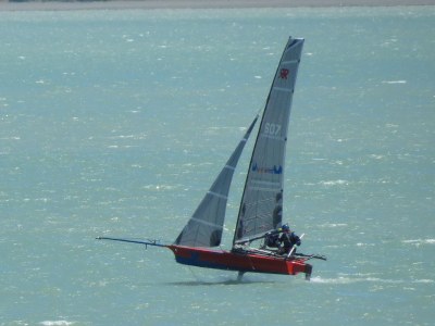 R607 - TheVirtual - Paul Roe and Jess Hix foiling upwind