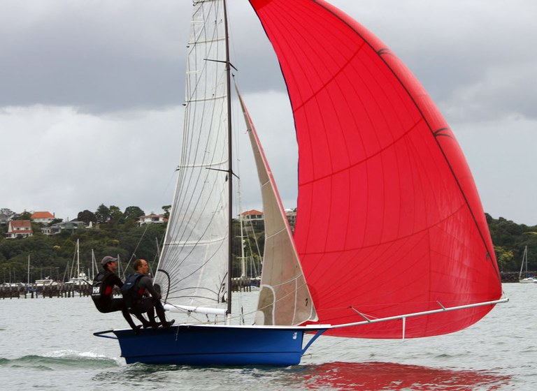 L4 downwind with kite up