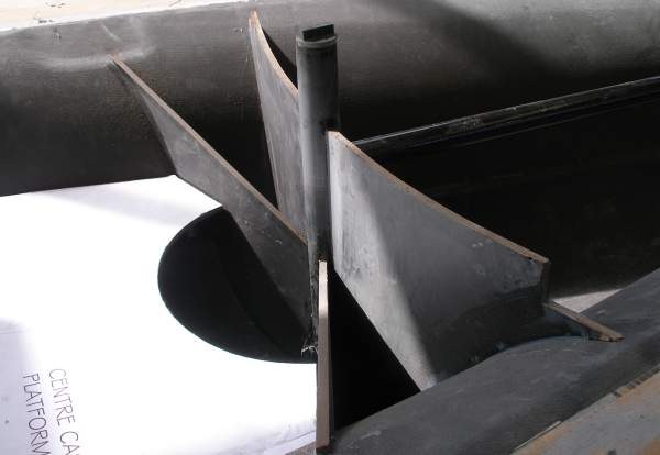 Side view of x frame, king strut and centercase bracing