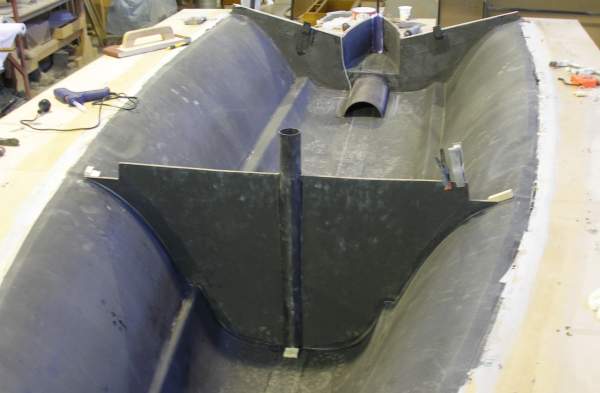 Hull with curved X frame and mast tube