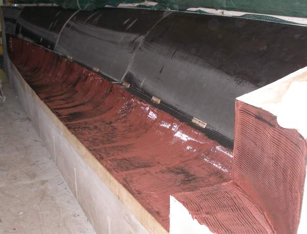 Bog wetout on hull, still needs to be worked evenly and excess removed, before foam applied