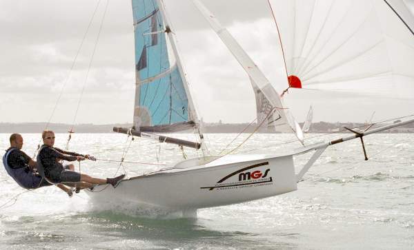 MGS Russell Davis and Glen Read kite Leander 2004