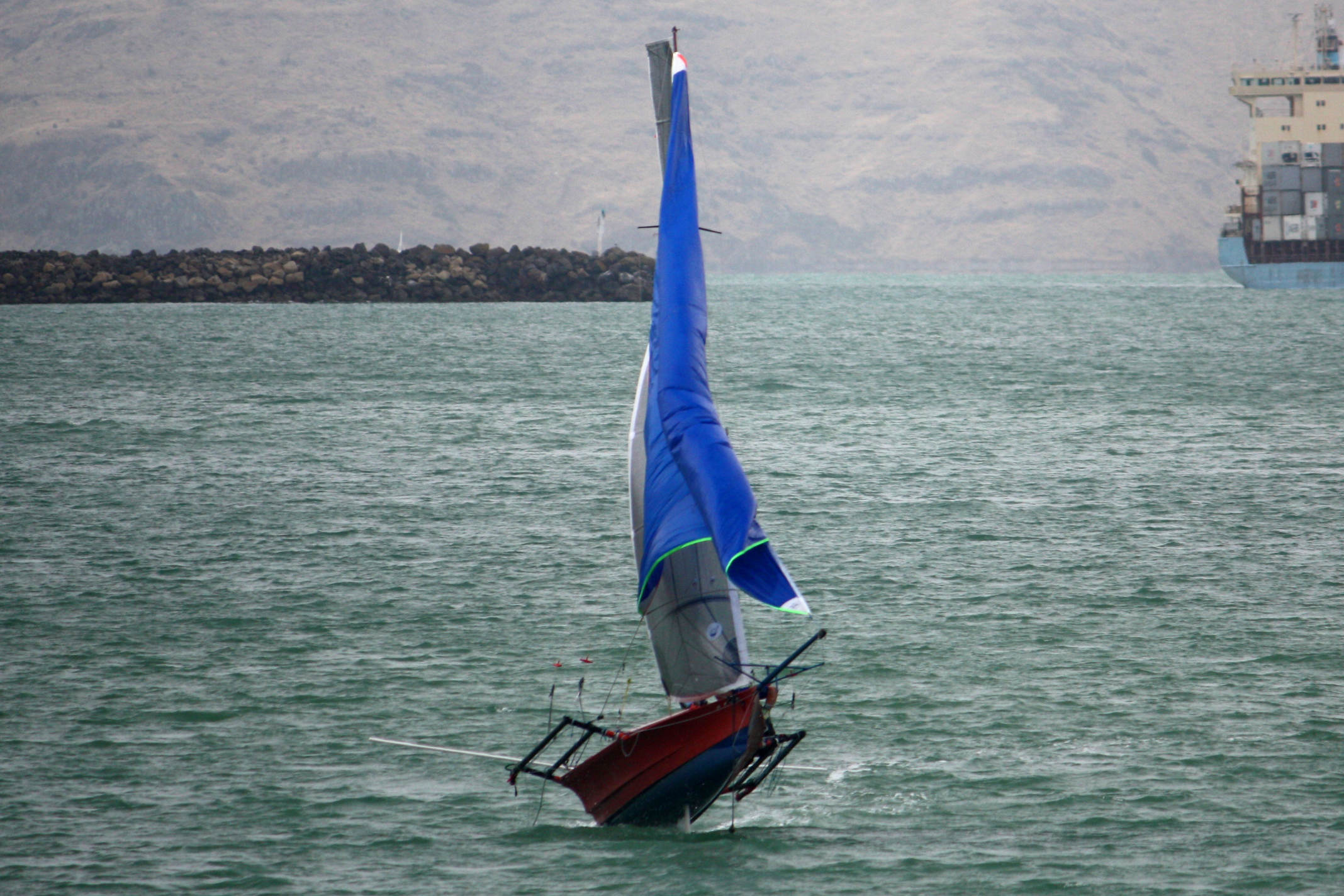 R607 - TheVirtual - Paul Roe and Dan Leech dodgy foiling gybe survived