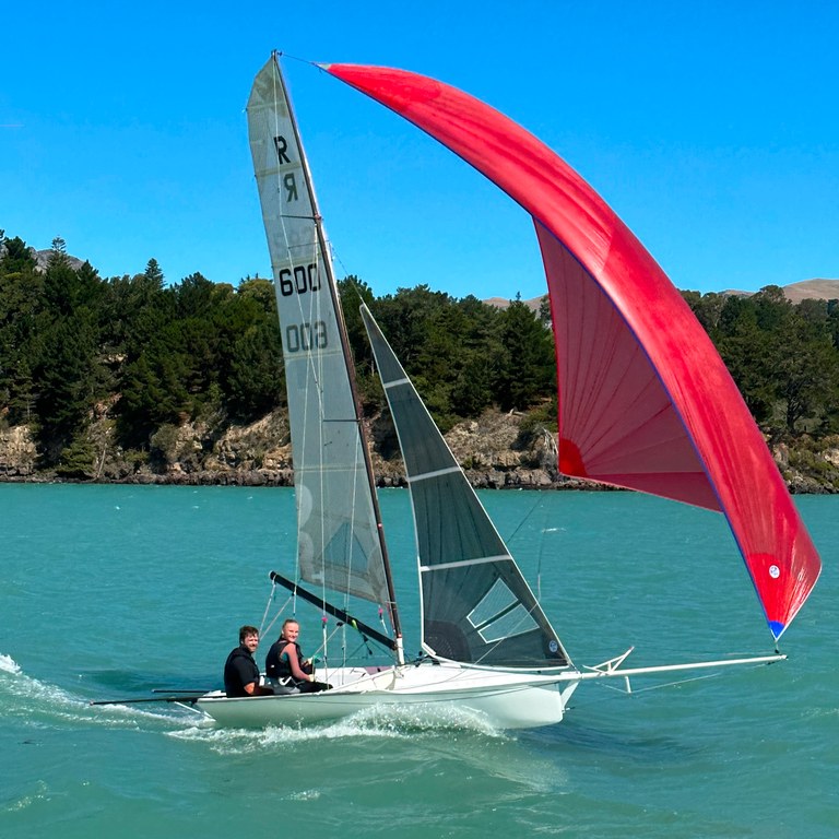 L2 - R600 - James Maynard and Amelia Collins kite just after finish