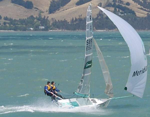 Dave Pairman and Tim Allan R589 Meridian Energy kite run