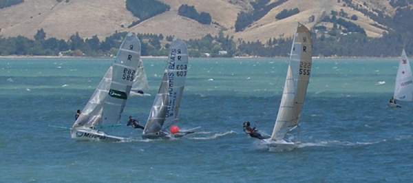 Meridian, Nuplex Davie Norris and Liquid race start