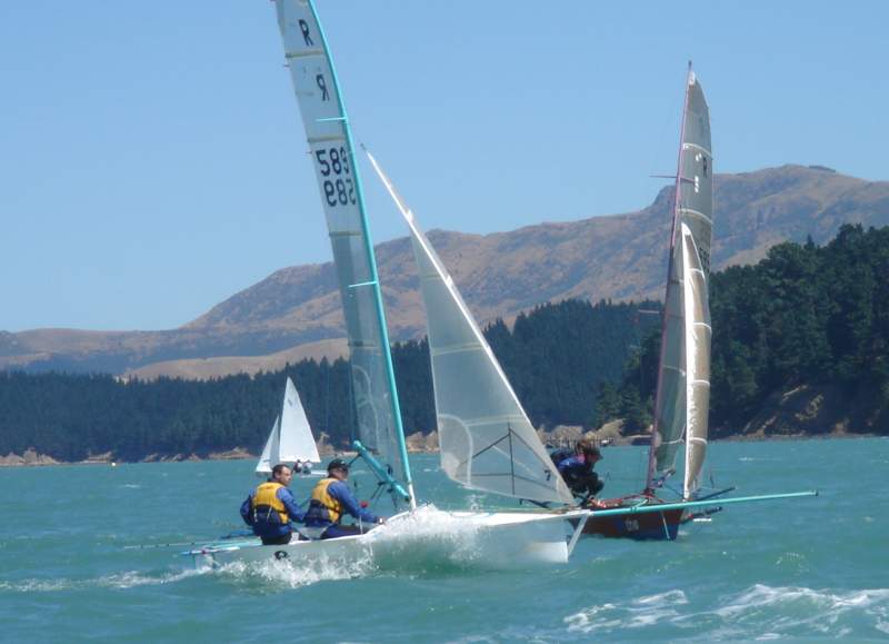 R589 - Merde Tim Allan and David Pairman, R607 - TheVirtual Paul Roe and Jess Hix prestart